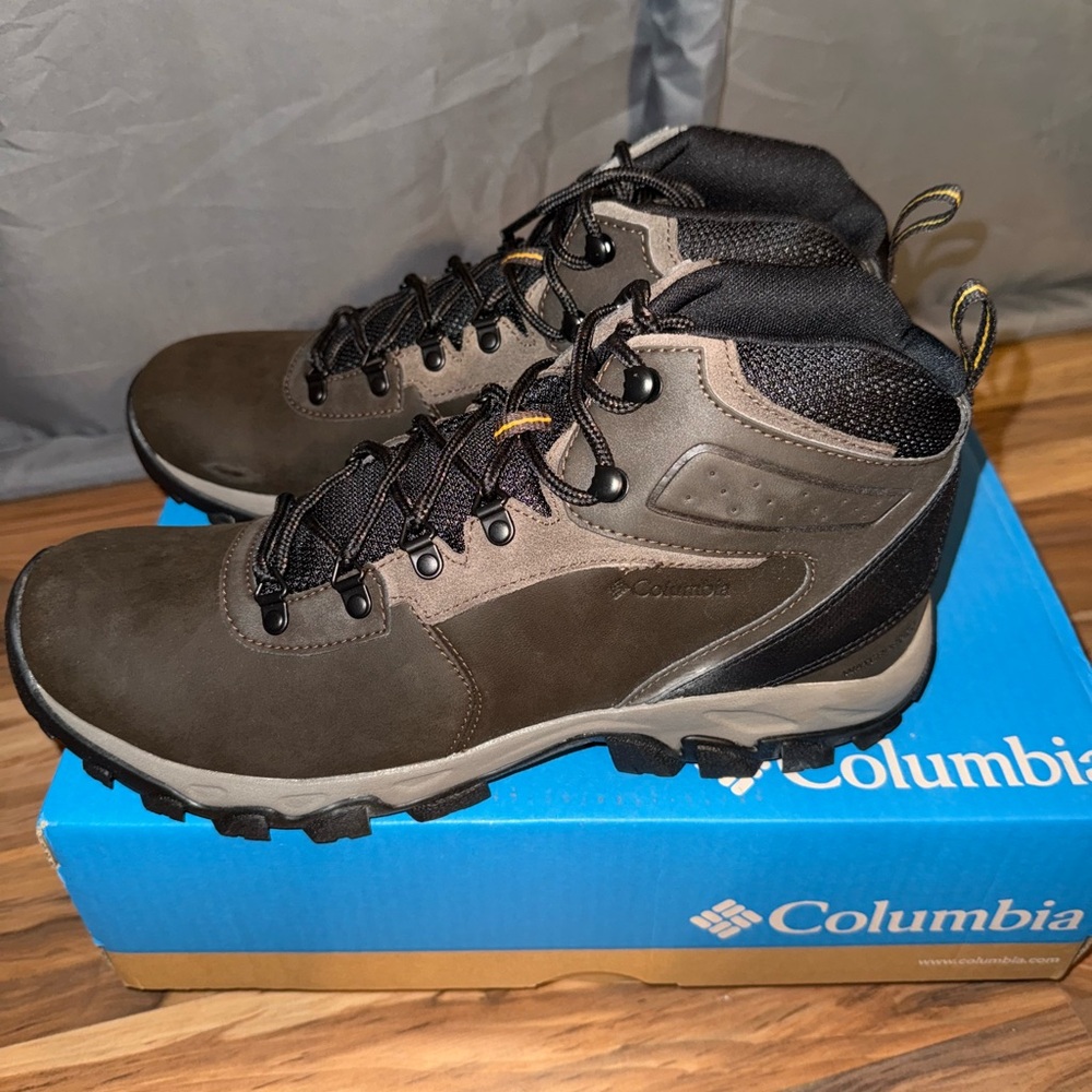 Columbia Men's Dark Brown Hiking Boots